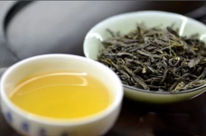 用开水泡莫干黄芽茶为什么会产生泡泡呢