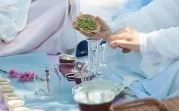 安吉白片好还是白茶好喝.jpg 安吉白片好还是白茶好喝.jpg