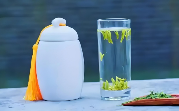 什么是覃塘毛尖茶.jpg