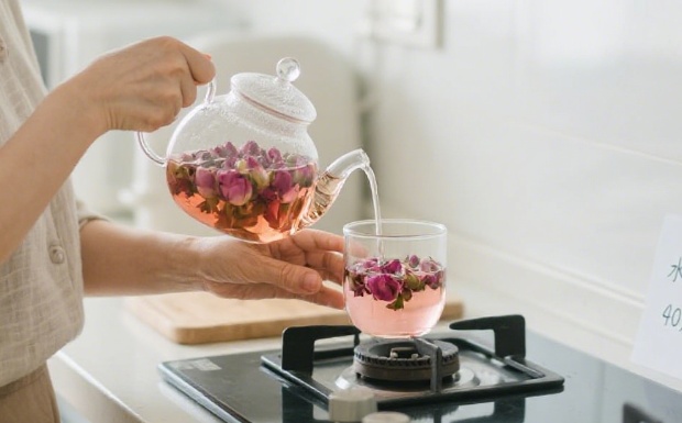 喝玫瑰花茶会上火吗.jpg 喝玫瑰花茶会上火吗.jpg